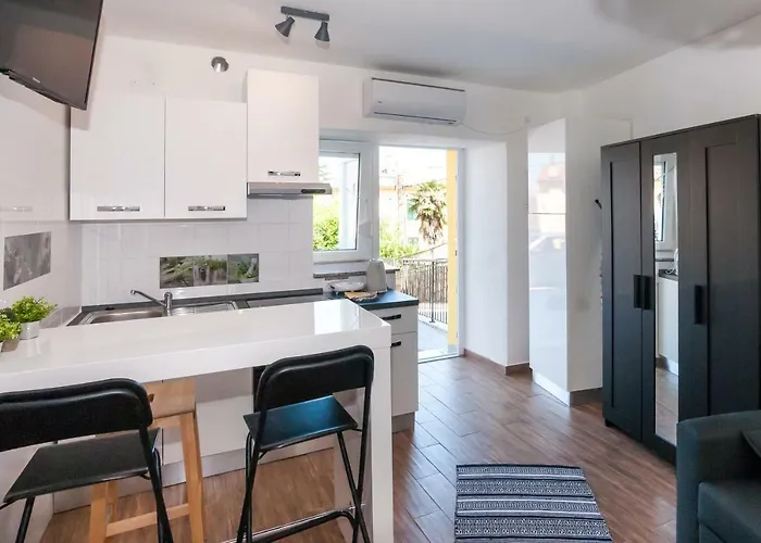 Patricija Apartment *